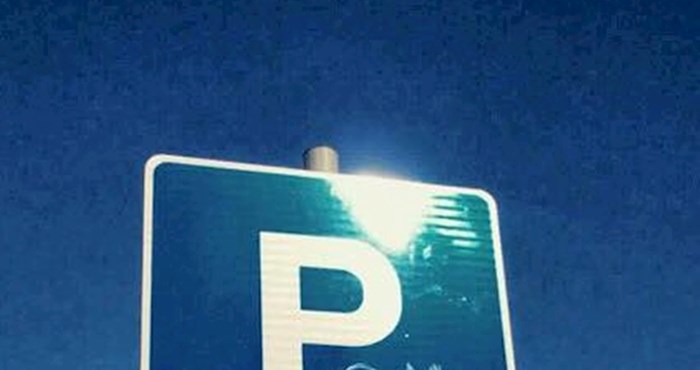 Dva slova su bila dovoljna da ovaj znak na parkingu dobije novo značenje i nasmije prolaznike
