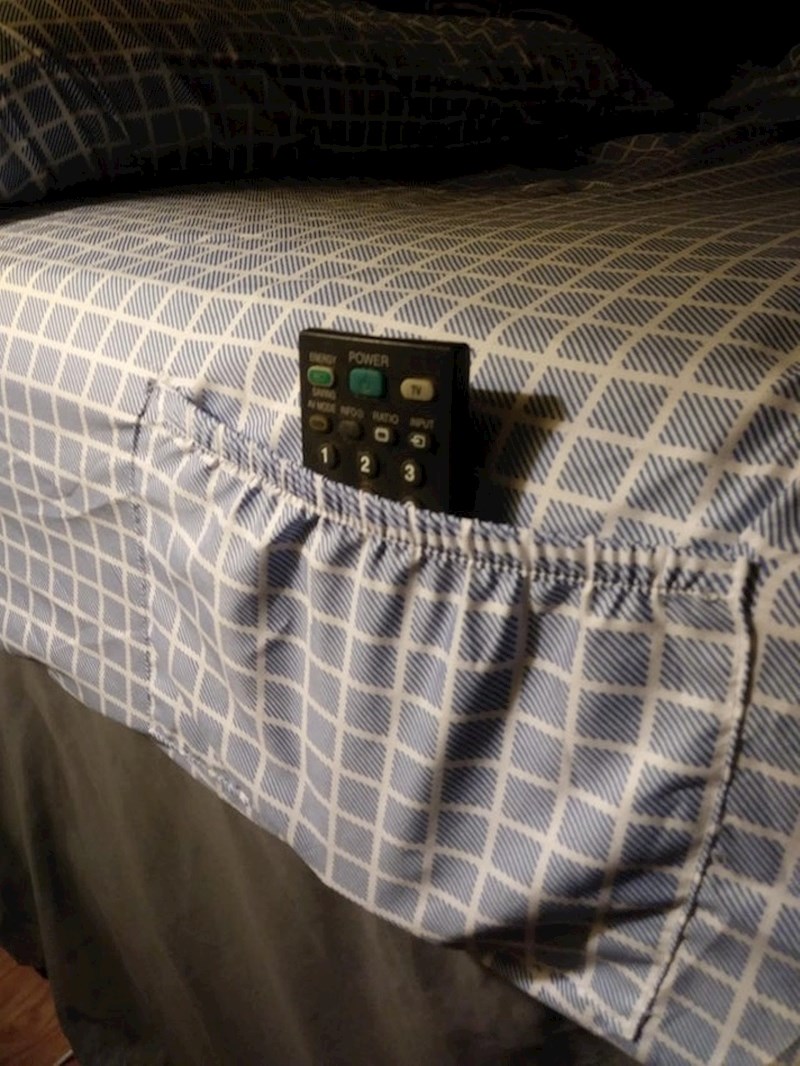 Ova posteljina ima džep za daljinski.