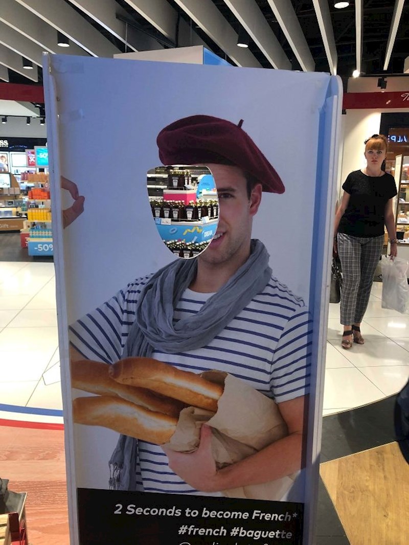 Užasno neprecizno izrezano. Netko je odradio jako loš posao i čini se da nikoga nije briga.