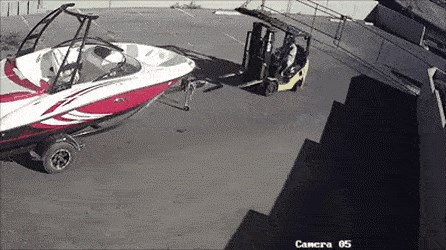 Ovakvu seriju nesreća malo tko doživi. Smijat ćete se kad vidite što se ovom čovjeku dogodilo