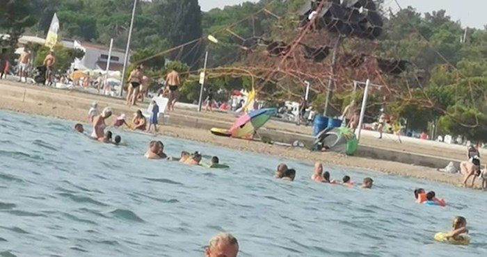 Hit na Facebooku: Muškarac začudio ostale ljude na plaži, pogledajte što je radio dok se kupao