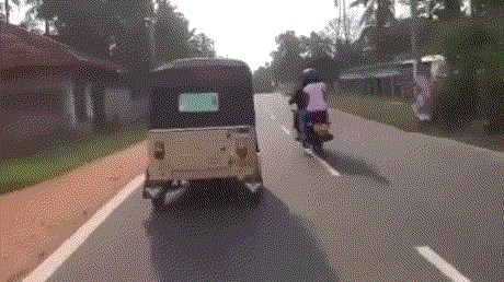 Ako ste uvjereni da mijenjanje gume tijekom vožnje nije moguće, pogledajte ovu snimku