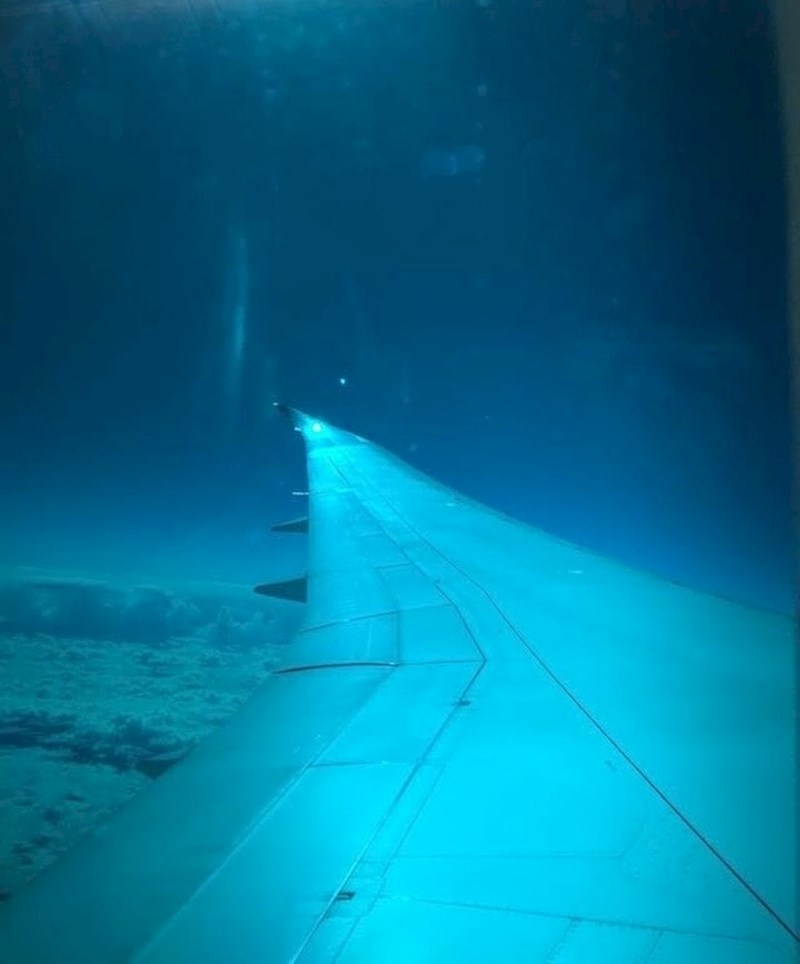 "Zbog obojanih stakala u zrakoplovu čini se kao da smo bili pod vodom."