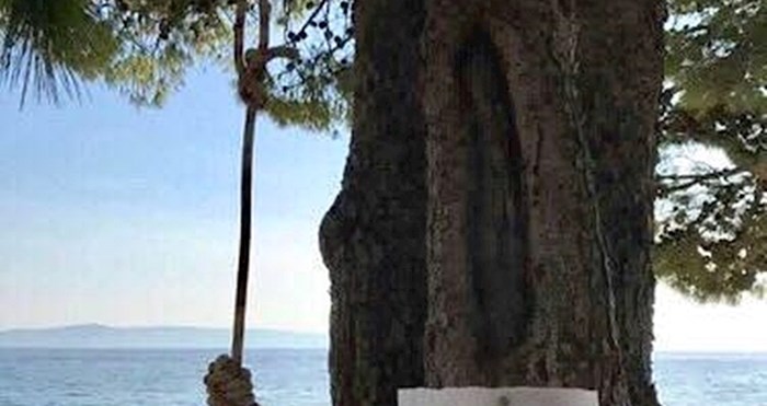 Netko je odlučio proširiti turističku ponudu na Jadranu, uz plažu je postavio nešto potpuno neprimjereno