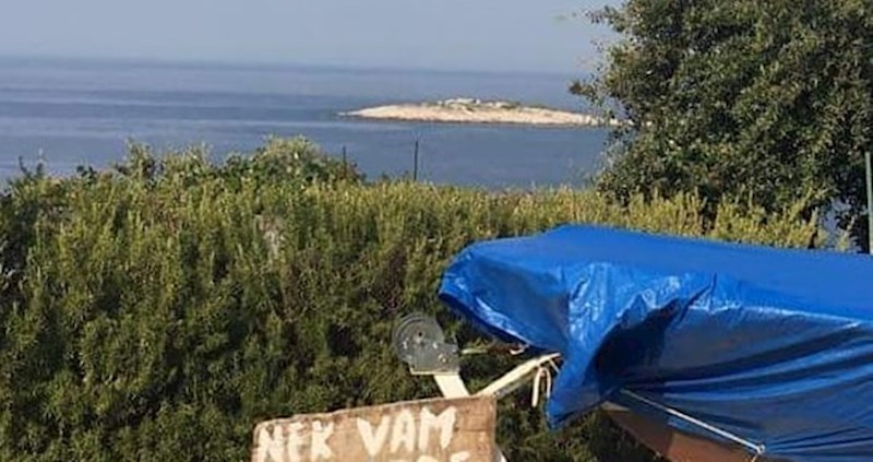 Ljuti Dalmatinac napisao je poruku susjedima i prolaznicima, evo što ga je toliko naživciralo