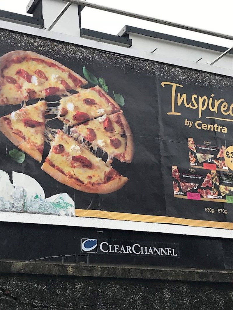 Tko ovako reže pizzu???