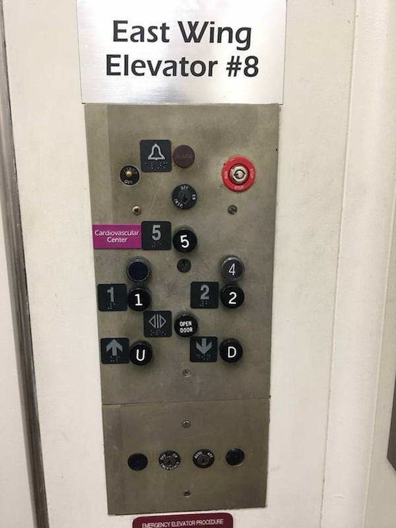 Kada uđeš u lift i nemaš pojma što trebaš pritisnuti...