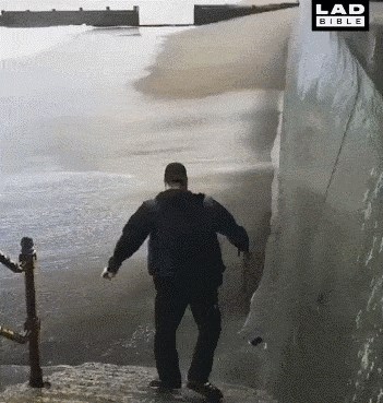 Muškarac je bio uvjeren da je brži od valova, evo što mu se dogodilo