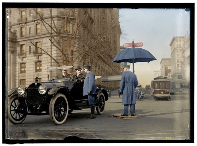 Policija zaustavlja vozače u Washingtonu 1920.