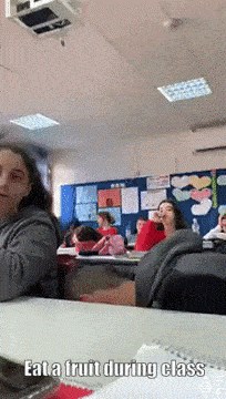 Djeci je bilo dopušteno da tijekom nastave jedu voće, učiteljica nije znala kako reagirati na ovog dječaka