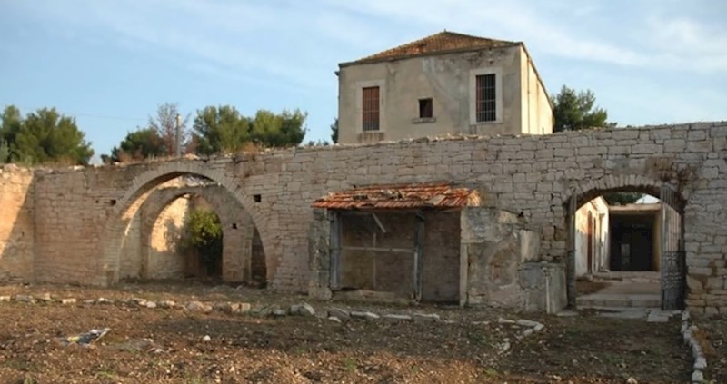 Ova stara talijanska vila bila je napuštena i u jako lošem stanju, obnovom su vratili njen prekrasni izgled