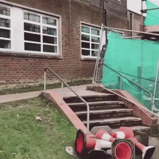 Mladić je poslagao čunjeve, uzeo bicikl i izveo nešto za što treba i doza hrabrosti