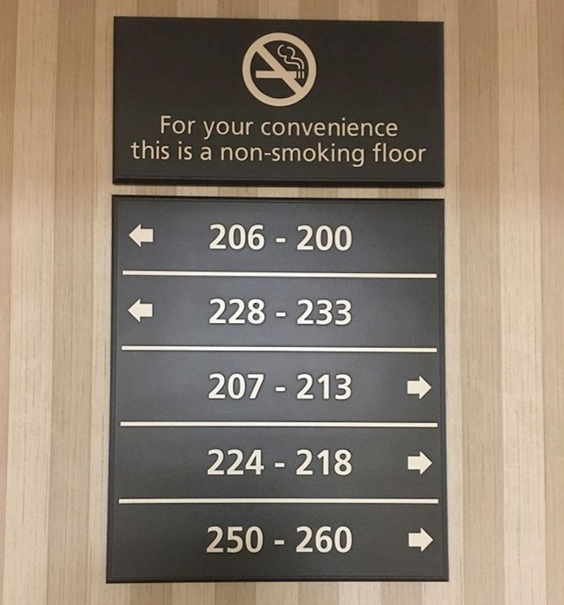 "U hotelu smo dobili sobu broj 222. Trebalo nam je vremena da shvatimo ove upute."