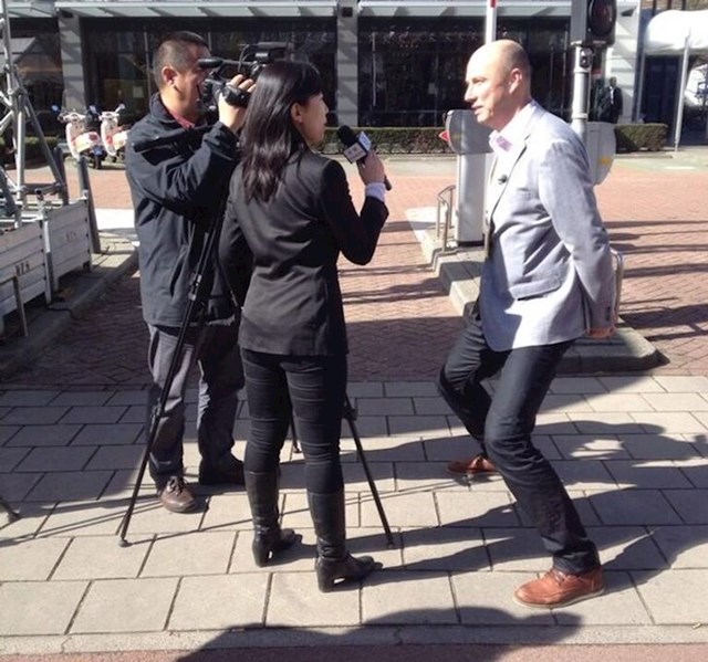 Kineska novinarka je imala intervju s visokim likom iz Nizozemske...