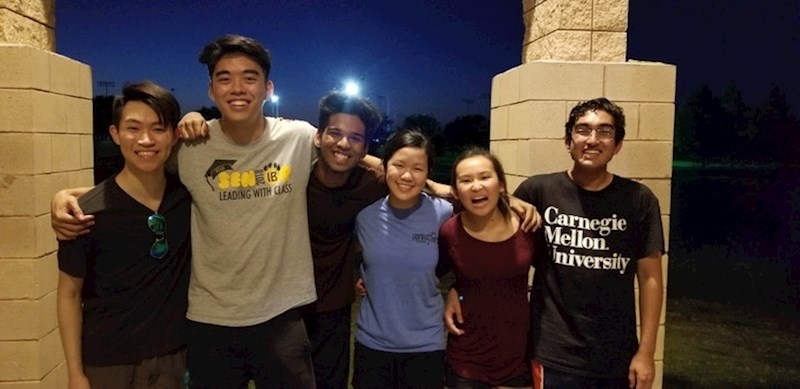 Wow, ruka mu je ogromna!