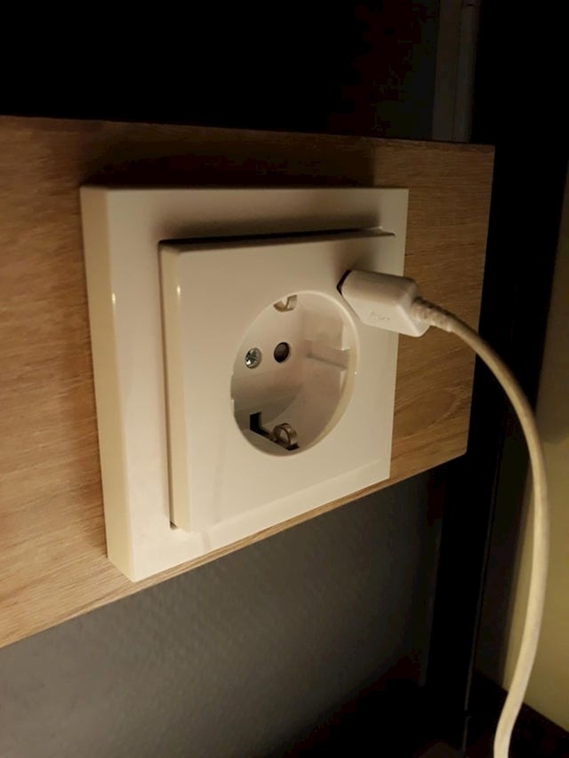 Utičnica s USB priključkom