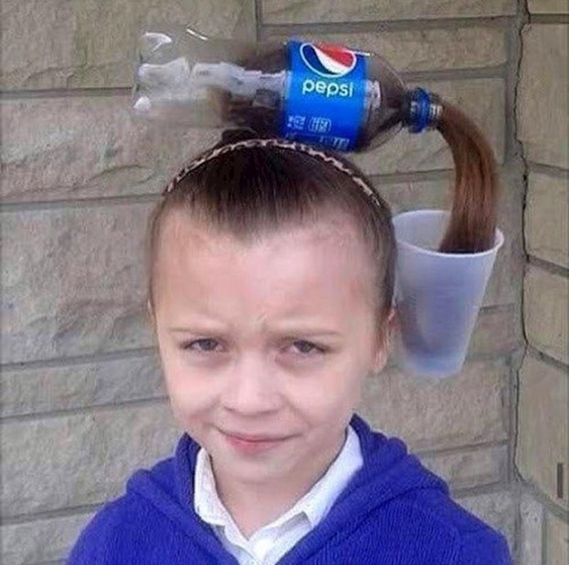 Ovo je definitivno jedna od najboljih frizura ikad. :) Bila je to tatina ideja.