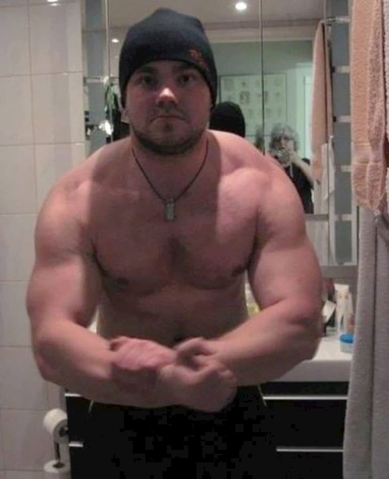 Ovaj snagator je vjerojatno tek kasnije primijetio da mu fotka nije cool kao što je mislio...