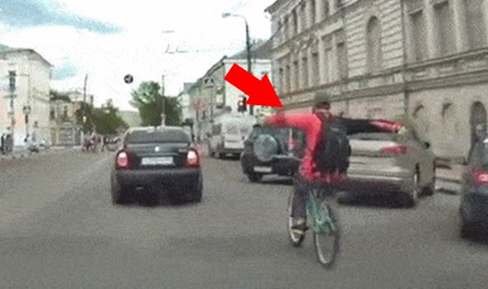 Ova snimka će vam pokazati zbog čega nije dobro glupirati se na biciklu