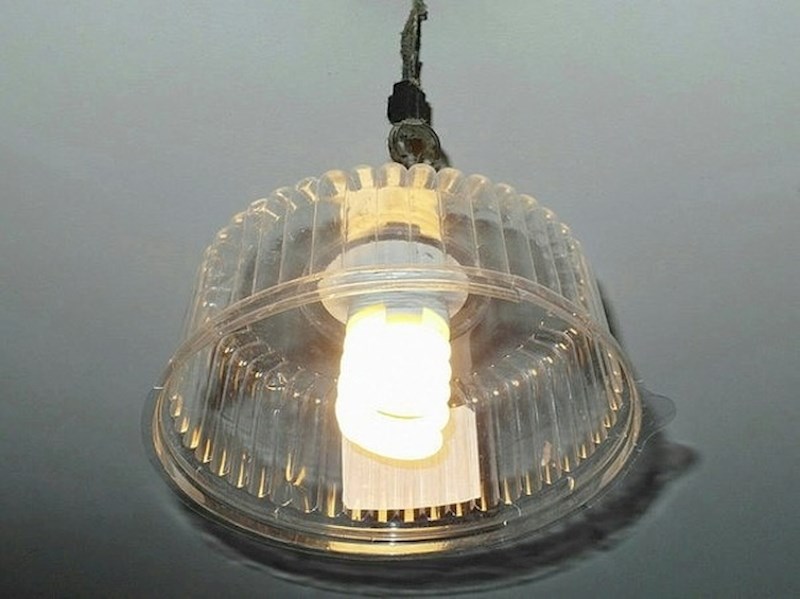 Je li i vama ovaj luster sumnjiv?