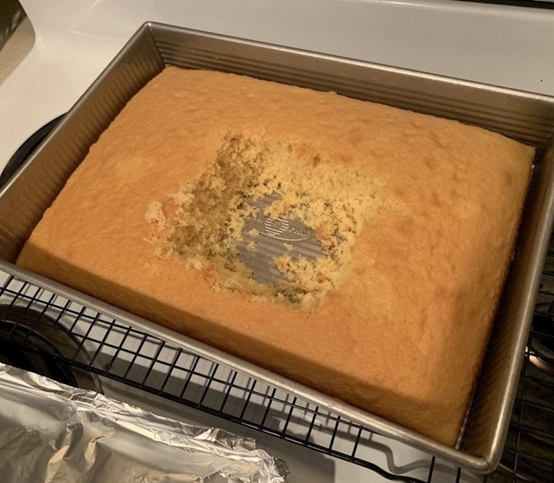 "Moja žena je čudovište. Pogledajte kako je načela kolač."