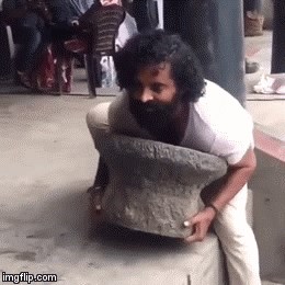 Bradonja pred kamerom glumio da je snažan, a onda je došao drugi lik i pokvario mu veselje