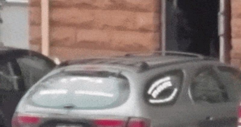 Razbio staklo i pobjegao: Netko je na ulici ugledao čudan prizor pa snimio ključan trenutak