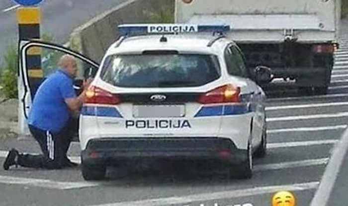 Policija je zaustavila vozača kamiona, a natpis na fotki nasmijao je društvene mreže