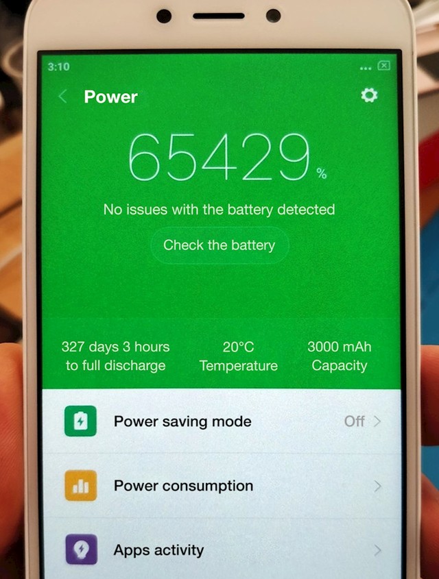 Hmm... Ovaj mobitel ima moćnu bateriju.