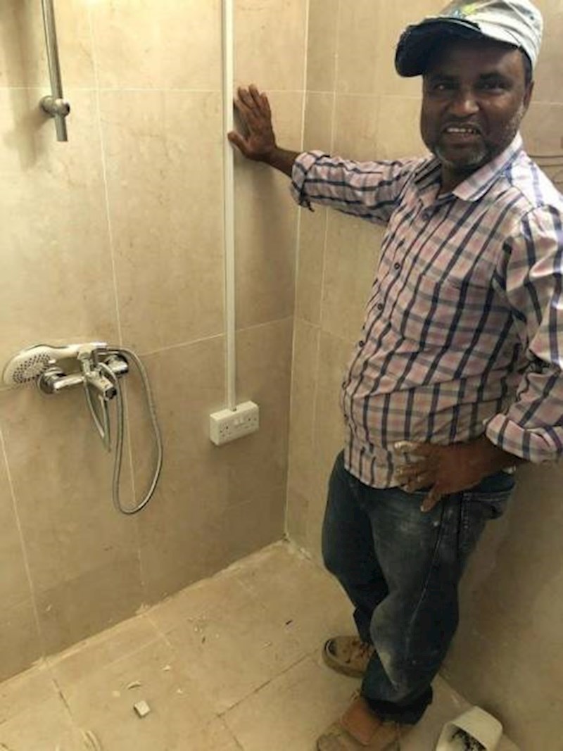 Utičnica u tuš kabini