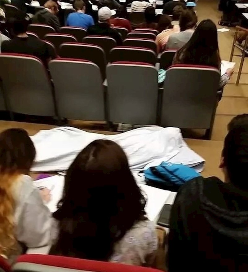 Ono kad nisi spavao cijelu noć, a ujutro imaš predavanja na faksu...