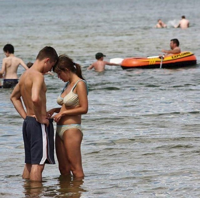 Najluđe slike s godišnjih odmora: Nećete vjerovati što neki ljudi rade na plažama #15