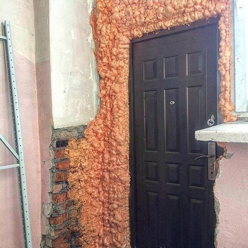 Nakon radova nisu imali dovoljno cigli pa su napravili malo drugačiji zid...