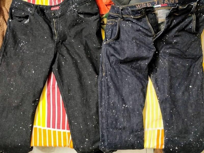 Zaboravio je izvaditi maramicu iz džepa prije pranja.