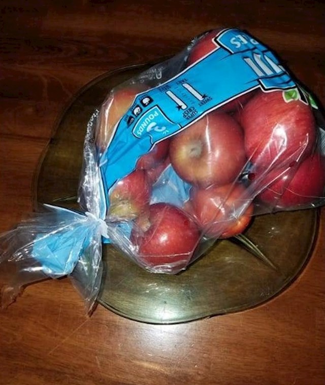 Nakon povratka iz supermarketa zamolila je muža da jabuke stavi u posudu za voće. Evo što je učinio.