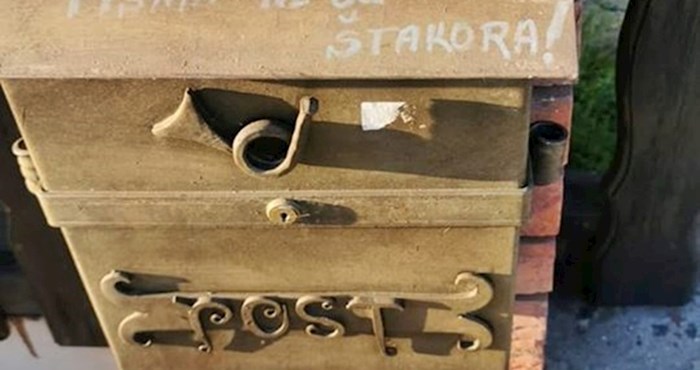 Poštar nije znao što da misli kad je vidio ovu poruku na nečijem sandučiću