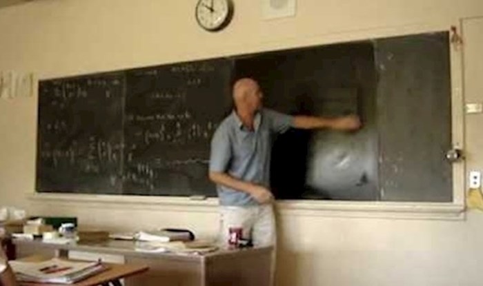 VIDEO Profesor je obrisao ploču pa napravio nešto što je zadivilo učenike