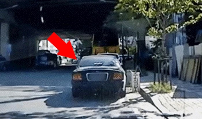 Čovjek je pravilno parkirao auto, no ostao je šokiran kad je na ovoj snimci vidio što se dogodilo