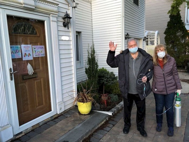 "Moj otac se upravo vratio iz bolnice. Toliko sam sretna što mogu podijeliti ovu fotku."