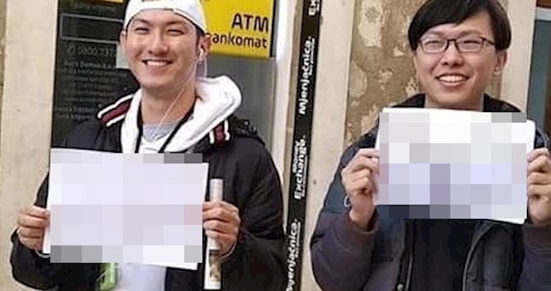 Ovih dana se svi boje koronavirusa pa ovi mladići sa sobom nose papire s porukom