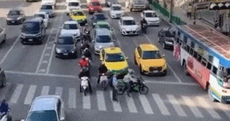 Motorist se vozio po pješačkom prijelazu i zaustavljao promet kako bi učinio nešto hvale vrijedno