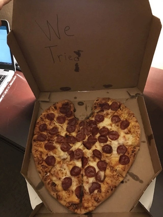 "Za Valentinovo me cura htjela iznenaditi pa mi je naručila pizzu u obliku srca i rekla im da je dostave meni na posao. Evo što sam dobio."
