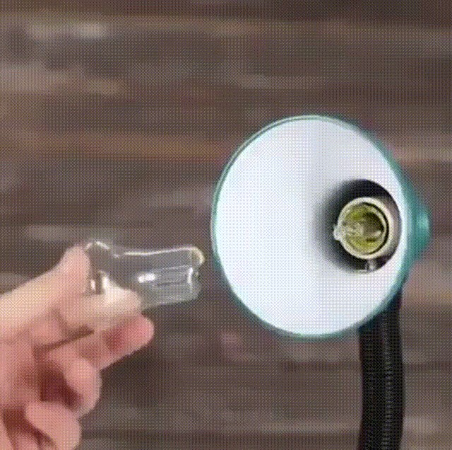 Ne mučite se više sa žaruljama koje su pukle u lampi, ovaj trik će vam pomoći da brzo riješite problem