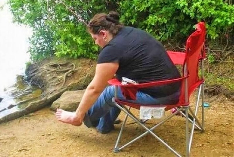 Ova žena na slici izgleda kao da ima nogu umjesto ruke. :)