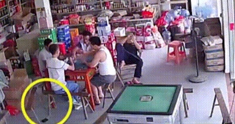 Začudila ih je snimka nadzorne kamere kad su vidjeli što se dogodilo tijekom kartanja