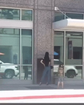 Mama išla u šetnju sa sinom, a onda se sjetila da bi mogla napraviti par slika za Instagram