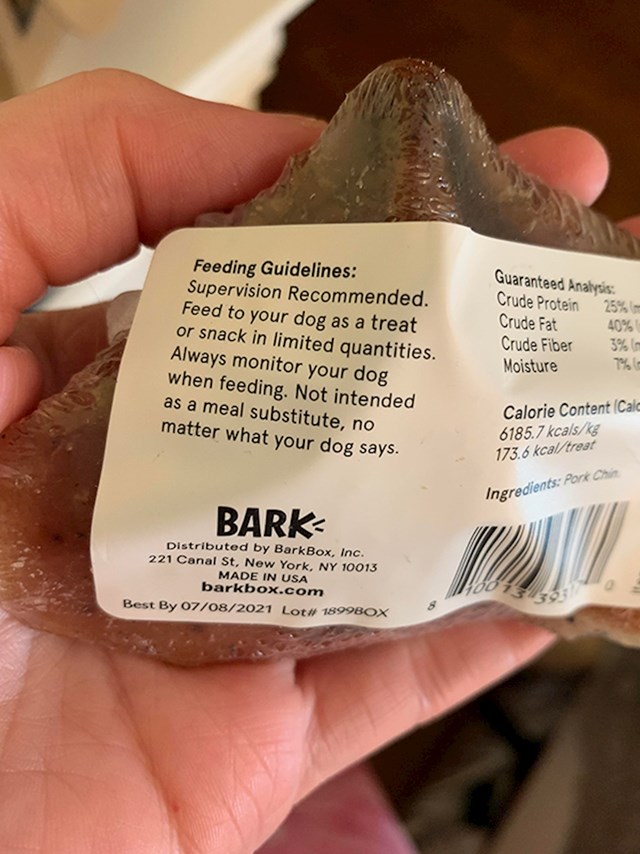 Na poslastici za pse pisalo je da nije predviđena kao zamjena za potpunu hranu, "bez obzira na to što vam vaš pas kaže".