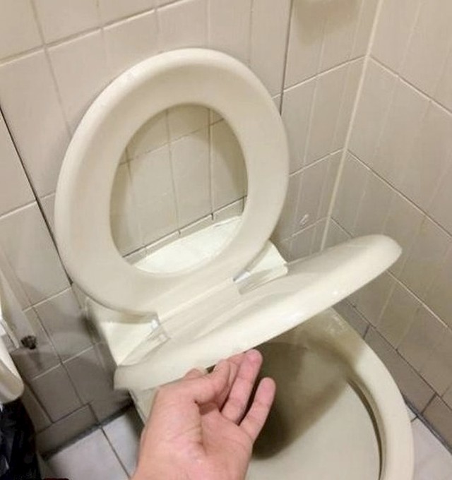 Postoji li nekakav paralelni svemir u kojem je ovo normalno?
