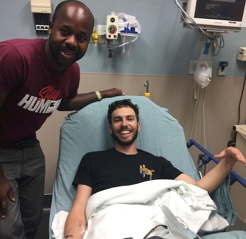 "Ovo je moj Uber vozač Beni. Odveo me je u bolnicu i pravio mi društvo jer moja obitelj živi na drugom kraju države."