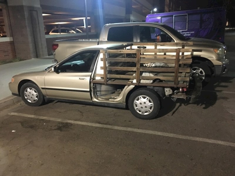 Nije htio kupovati kamionet pa je malo improvizirao...